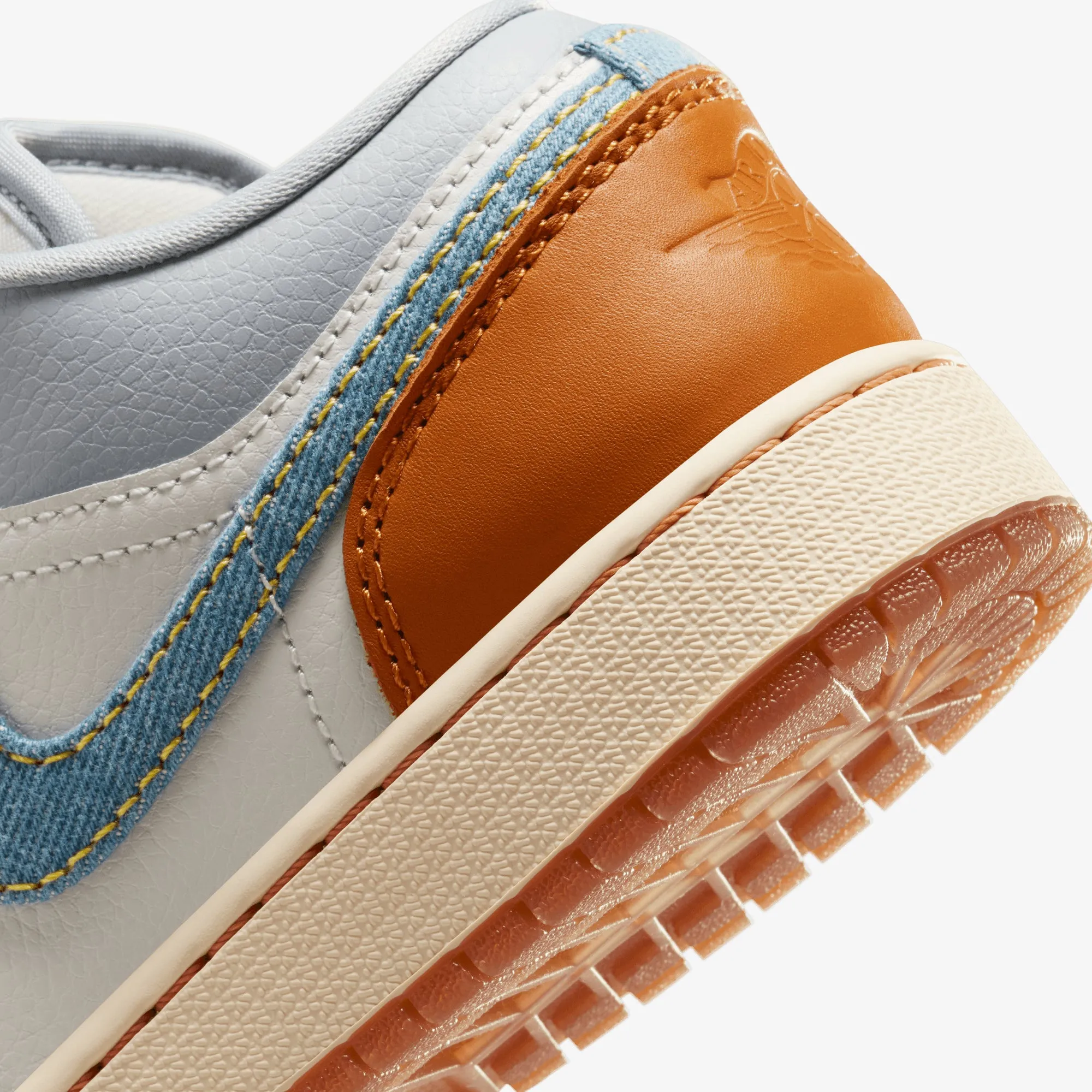 AIR JORDAN 1 LOW SE (GS) 'PHANTOM/LT ARMORY BLUE-COCONUT MILK'