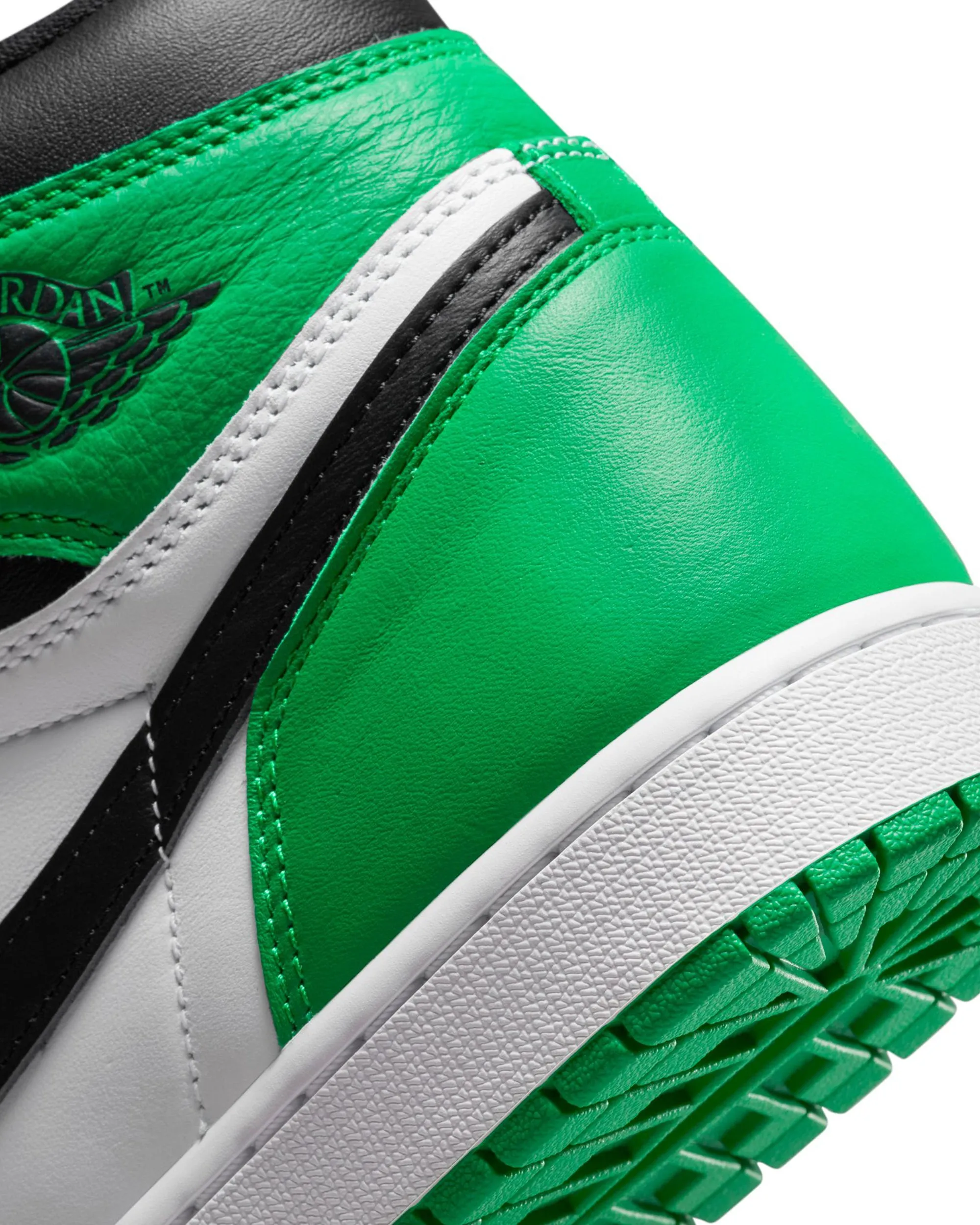 Air Jordan 1 Retro High OG - Black / Lucky Green / White