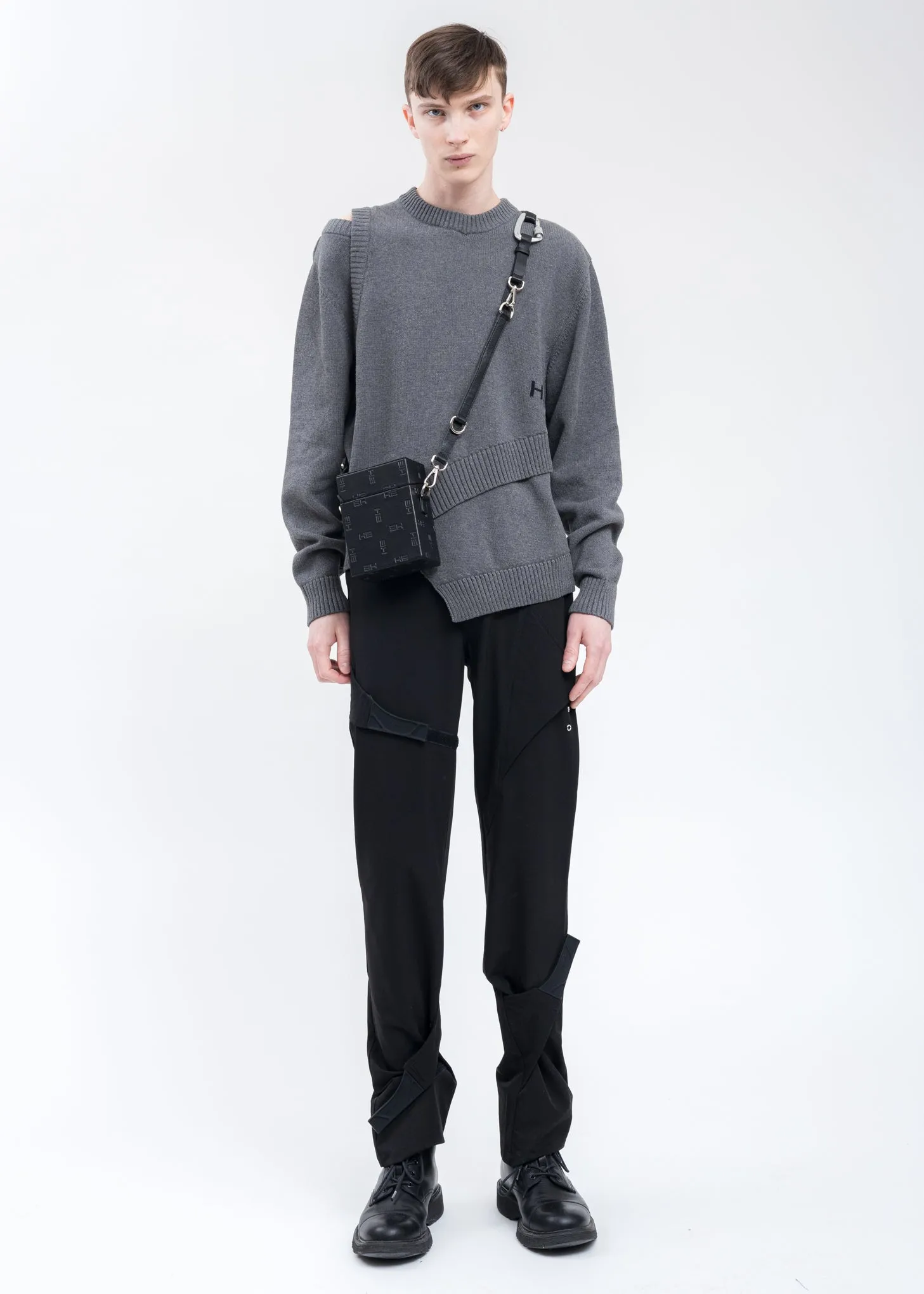 Grey Layered Knit With INTARSIA HE Logo