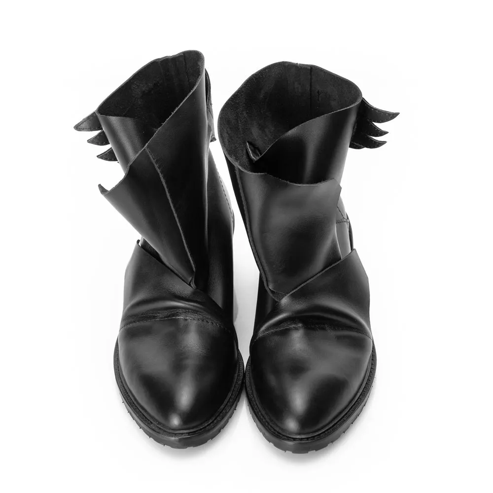 Wing Hug black pointed booties