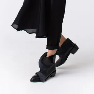 Wing Hug black pointed booties